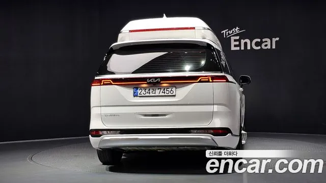 Kia Carnival Generation 4 — Фото автомобиля 4