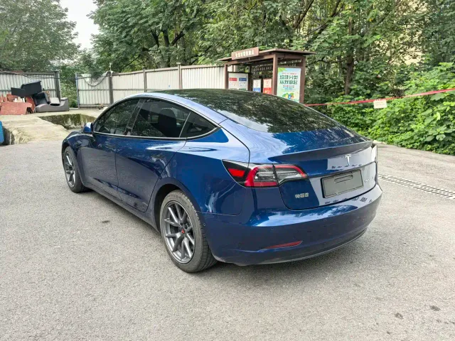 Tesla Model 3 — Фото автомобиля 6