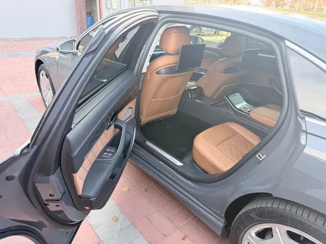 Audi A8 — Фото автомобиля 5