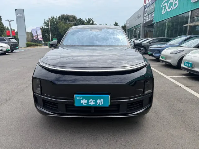 Li Auto L8 — Фото автомобиля 2