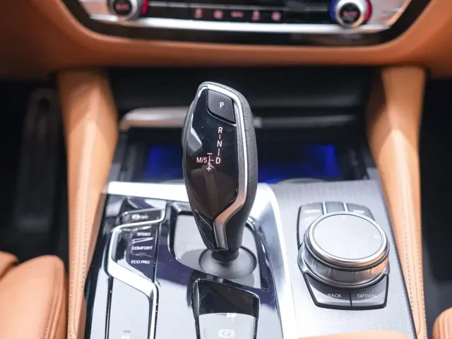 BMW 5 Series — Фото автомобиля 17