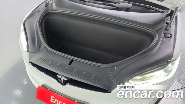 Tesla Model X — Фото автомобиля 6