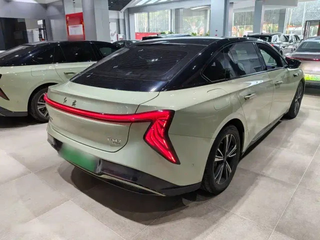 Hongqi EH7 — Фото автомобиля 6