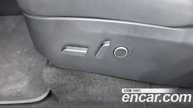 Tesla Model Y — Фото автомобиля 29