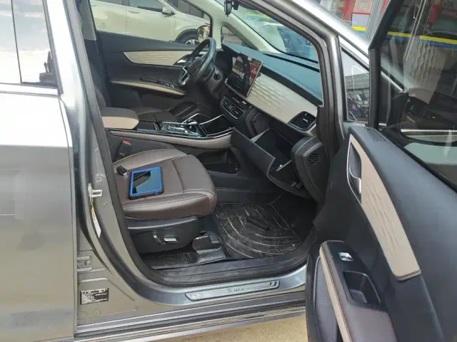 BYD Song MAX — Фото автомобиля 8