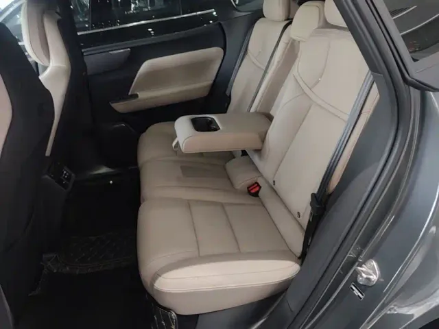 Volvo Volvo XC70 Plug-in Hybrid 2025 High-end Version — Фото автомобиля 16