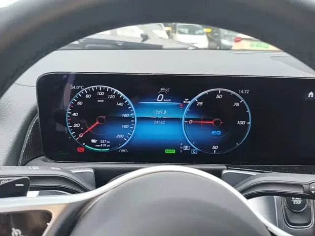 Mercedes-Benz EQB — Фото автомобиля 4