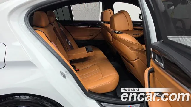 BMW 5 Series G30 — Фото автомобиля 17