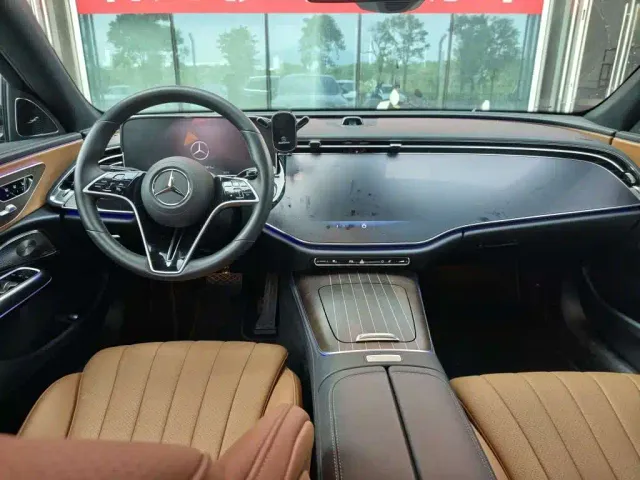 Mercedes-Benz E-Class — Фото автомобиля 8
