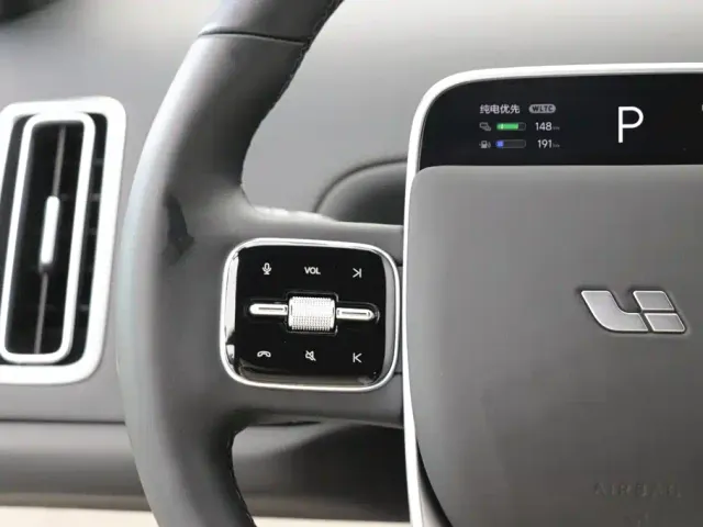 Li Auto L7 — Фото автомобиля 16