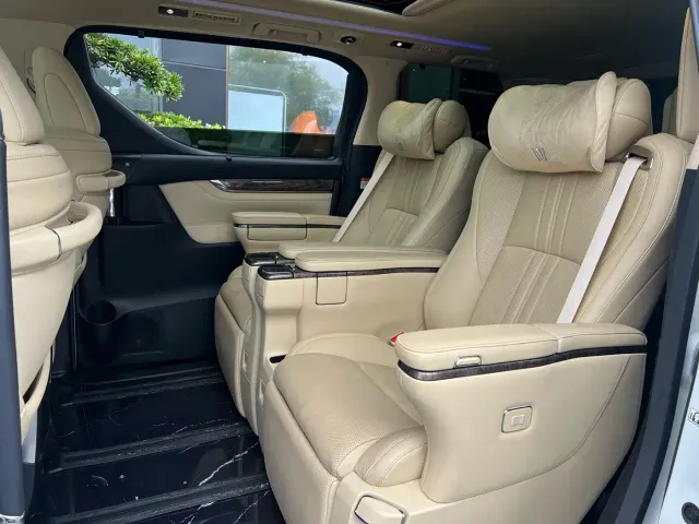 Toyota Vellfire — Фото автомобиля 3