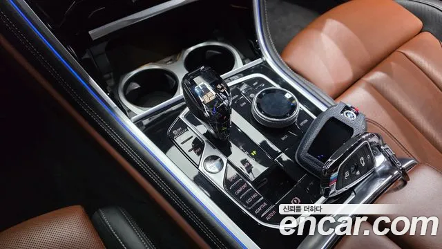 BMW 8-Series — Фото автомобиля 8