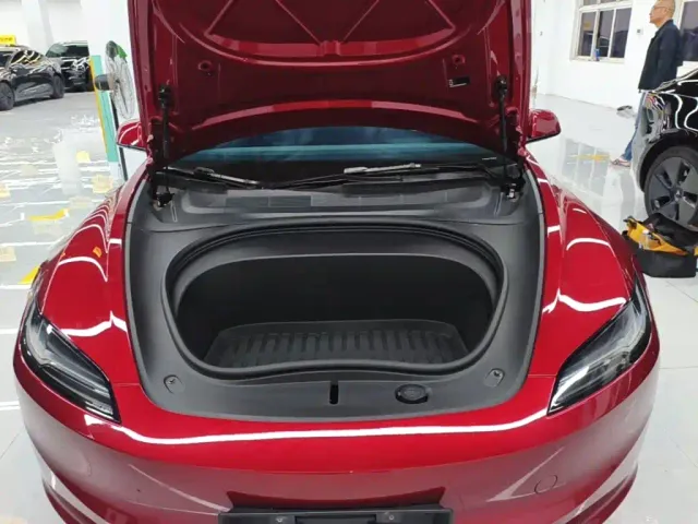 Tesla Model 3 — Фото автомобиля 19