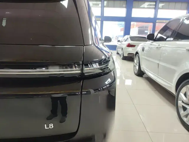 Li Auto L8 — Фото автомобиля 23