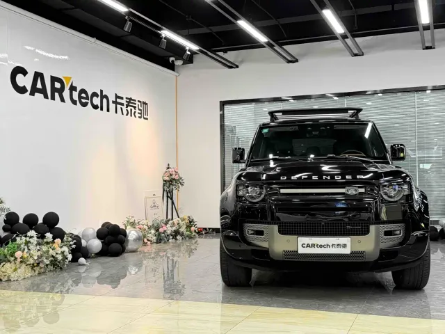 Land Rover Defender — Фото автомобиля 2