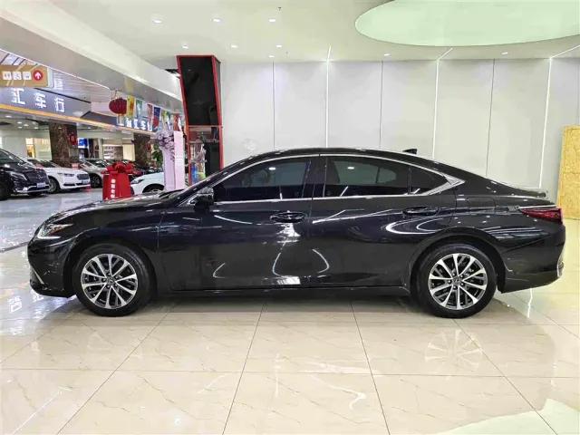 Lexus ES — Фото автомобиля 17