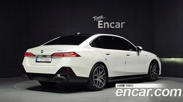 BMW 5-Series — Фото автомобиля 2