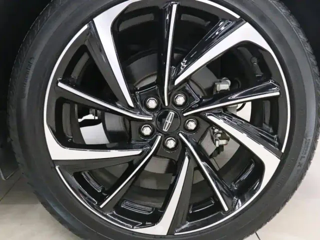 Lincoln Corsair — Фото автомобиля 23