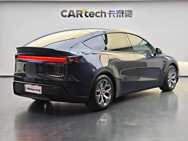 Tesla Model Y L — Фото автомобиля 4