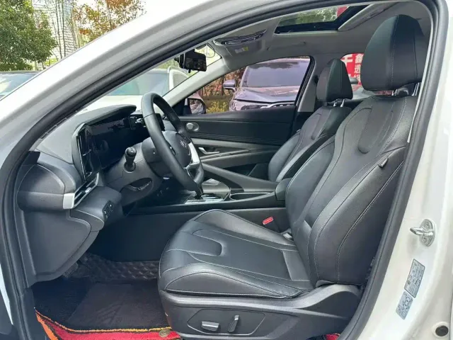 Hyundai Elantra — Фото автомобиля 6