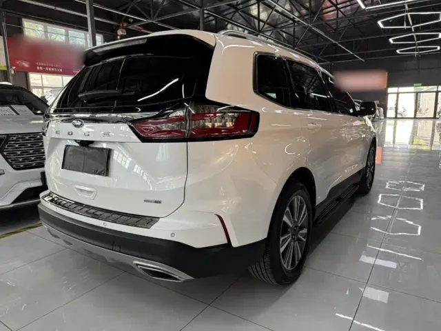 Ford Edge — Фото автомобиля 10