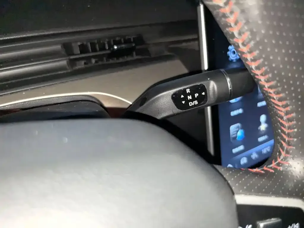 Nezha Auto Nezha V 2021 Long Range Industry Custom Edition — Фото автомобиля 10