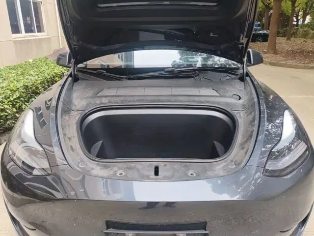 Tesla Model Y 2024 Rear-Wheel Drive Version — Фото автомобиля 19