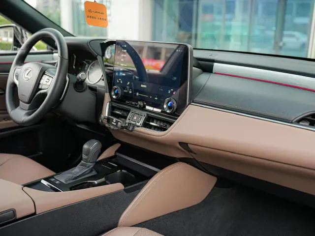 Lexus ES — Фото автомобиля 12