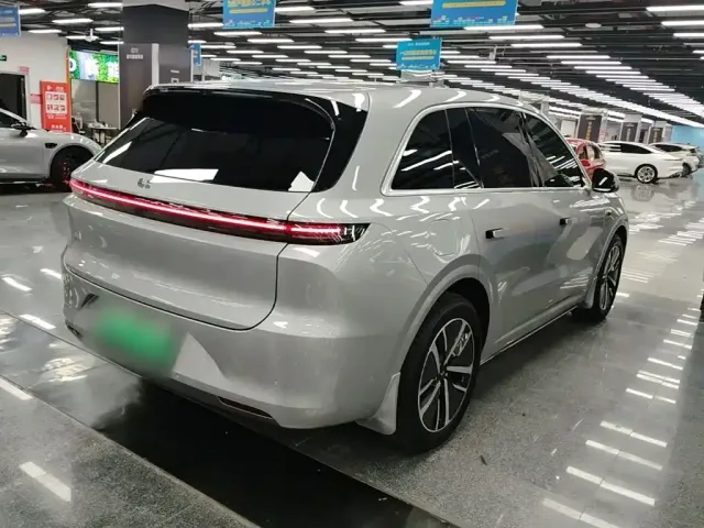 Li Auto L6 — Фото автомобиля 6