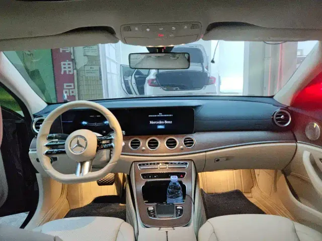 Mercedes-Benz E-Class — Фото автомобиля 3