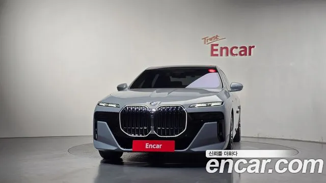 BMW 7-Series 7 серия (G70) 740i xDrive M Sport — Фото автомобиля 3