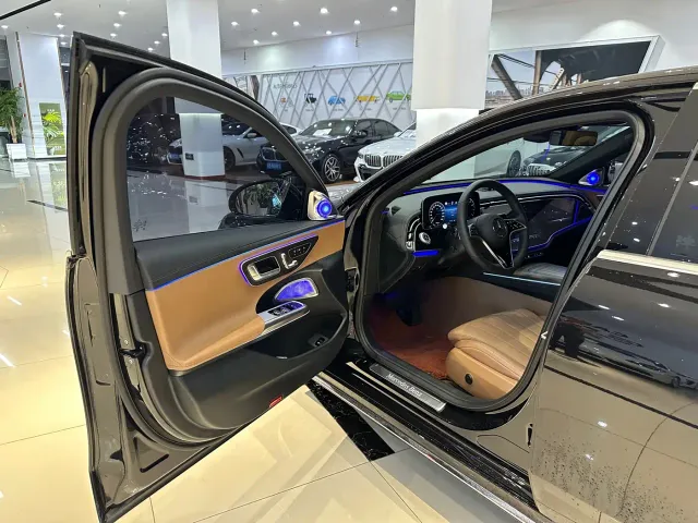 Mercedes-Benz E-Class — Фото автомобиля 9