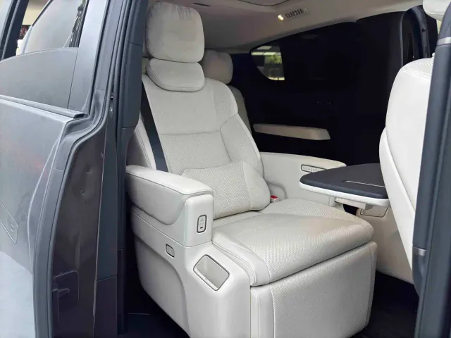 Li Auto MEGA — Фото автомобиля 19