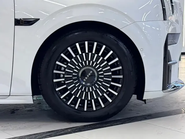ZEEKR Zeekr 009 2024 7-Seat Aisle AWD Version 108kWh — Фото автомобиля 8