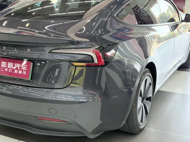 Tesla Model 3 — Фото автомобиля 8