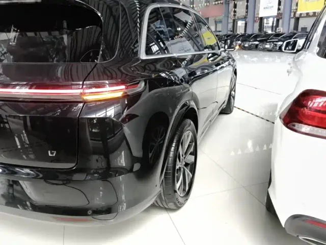 Li Auto L7 — Фото автомобиля 7