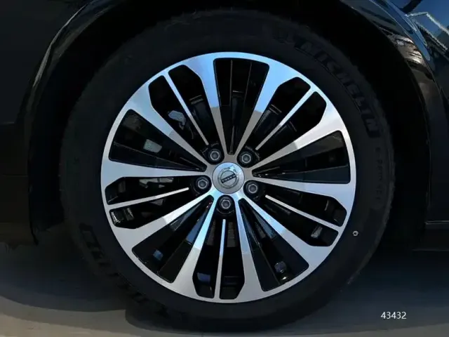 Volvo S90 — Фото автомобиля 4