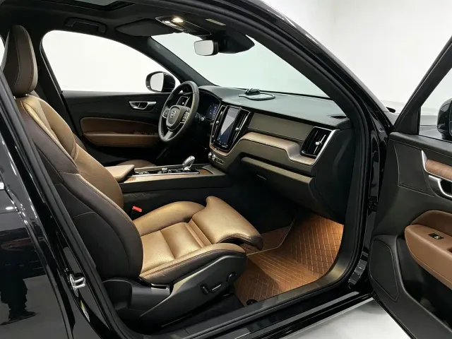 Volvo XC60 — Фото автомобиля 4