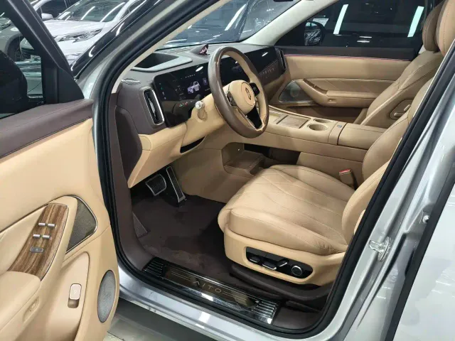 Aito M8 — Фото автомобиля 3