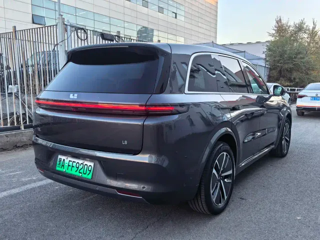 Li Auto L8 — Фото автомобиля 4