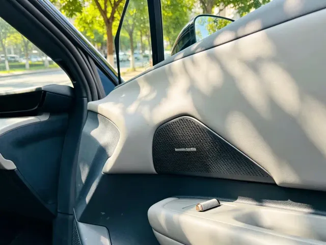 Lynk & Co Z20 — Фото автомобиля 14