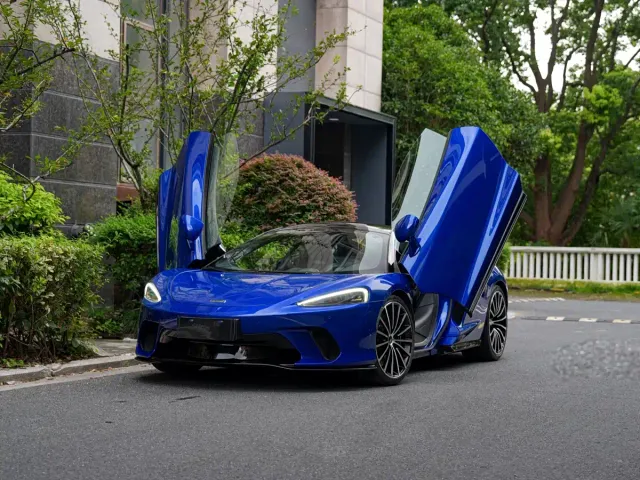 Фотография автомобиля — McLaren GT
