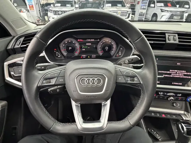 Audi Q3 — Фото автомобиля 12