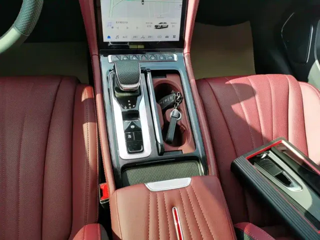 Hongqi H5 — Фото автомобиля 13