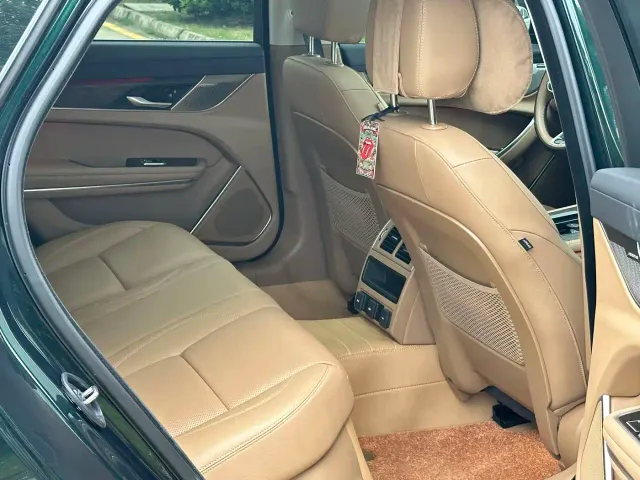 Jaguar XFL — Фото автомобиля 4