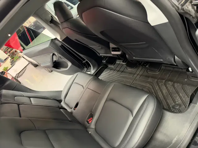 Tesla Model Y — Фото автомобиля 12