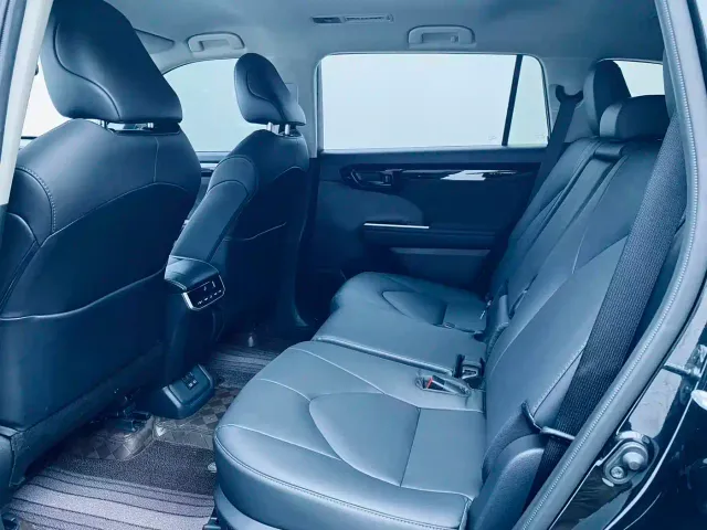 Toyota Highlander — Фото автомобиля 14