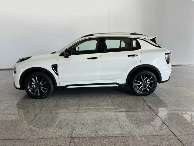 Lynk & Co 01 — Фото автомобиля 2