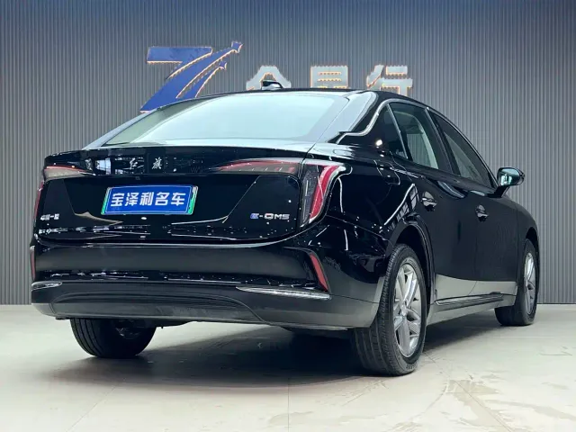 Hongqi E-QM5 — Фото автомобиля 3