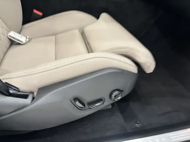 Volvo XC60 — Фото автомобиля 25